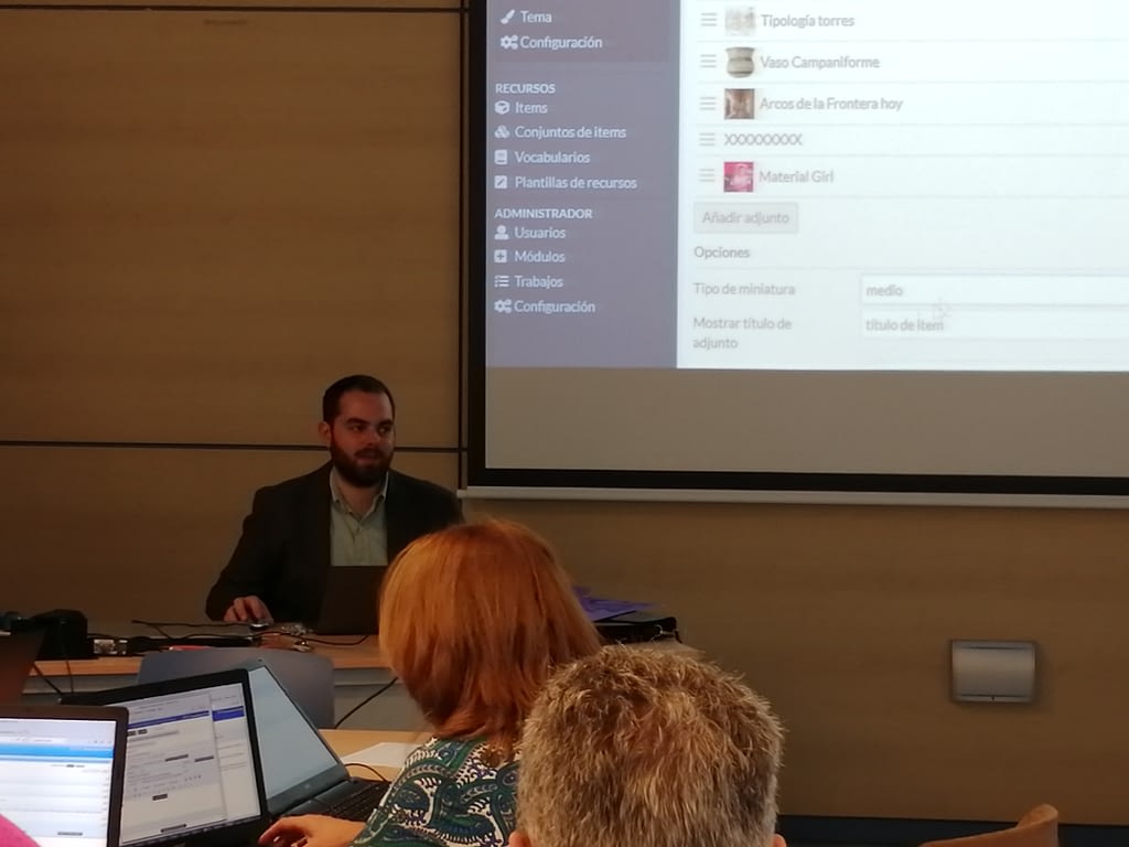 Jesus, CEO of Libnamic explaining the details of Omeka S at the University of Cádiz